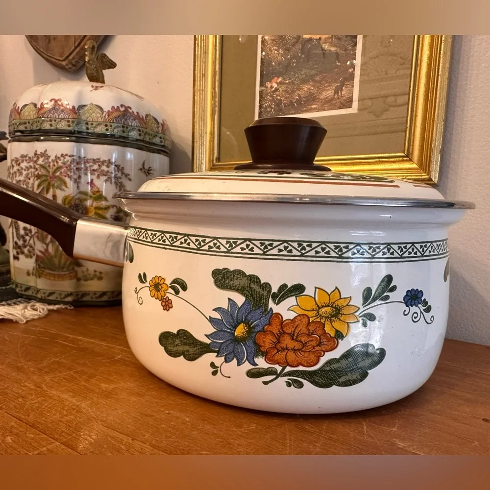 Vintage Villeroy & Bosch Retro Floral Enamel Saucepan with Lid Country Kitchen